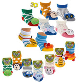 kolekce barevných dětských ponožek s 3d designem zvířat a vozidel, jako jsou žáby, auta, opice a včely. každý pár se vyznačuje živými barvami a hravými ozdobami, které potěší malé děti.
