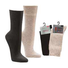 obrázek dvou párů dámských ponožek. vlevo je černý pár a vpravo béžový pár. každý pár je zobrazen s odpovídajícím obalem, označeným jako wellness ponožky komfort wear.