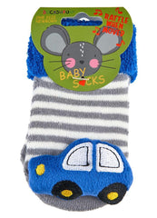 pruhované dětské ponožky s modrým designem auta a chrastítkem, označené jako socksufun s roztomilou grafikou myši na obalu. vhodné pro novorozence.